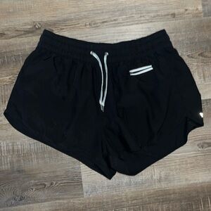 vuori clementine 2.0 shorts large black 2.5”
